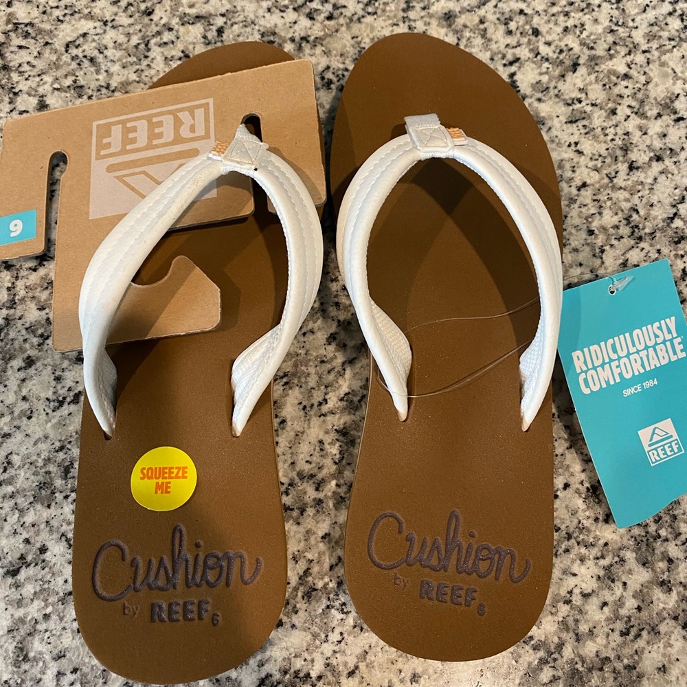 REEF women’s flip flops